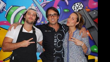 Bruno Gagliasso, Giovanna Ewbank e o tatuador Kiko - Cleomir Tavares/Divulgação