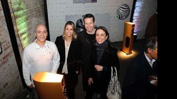Fabio Storelli, a publicitária Débora Cruz, e os empresários Felipe Michelena e Ana Cristina Michelena - Kraw Penas