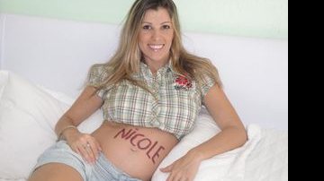 Ex-Paquita Roberta Cipriani mostra barriga de cinco meses - Arquivo Pessoal / Divulgação