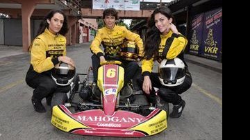 Daniela Albuquerque se diverte em corrida de Kart com Keila Lima e Suzane Carvalho - Divulgação