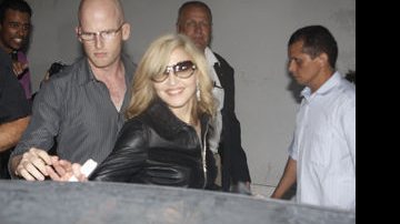 Madonna sorri para os fotógrafos - Felipe Panfili e Wallace Barbosa/AgNews