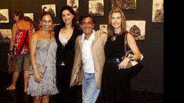 Cissa Guimarães, Christiane Torloni e Maitê Proença prestigiam o artista plástico Luiz Pizarro, no Rio - Roberto Filho e Onofre Veras/AgNews