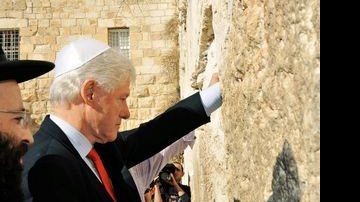 Bill Clinton no muro das lamentações - REUTERS
