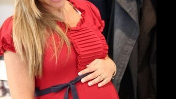 Dani Freitas, grávida de nove meses, faz compras - Divulgação