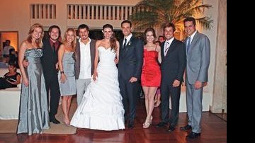 Na festa, os noivos recebem Thaís e Paulo, Paloma, Daniel, Dayenne, Roger e Juan. - FOTOS: CAIO GUIMARÃES