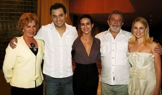 O casal presidencial recebe elenco de Lula, o Filho do Brasil, após sessão na abertura do Festival de Brasília do Cinema Brasileiro. - FOTOS: JÚNIOR ARAGÃO E RICARDO STUCKERT