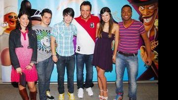 Os atores de 'High School Musical, o Desafio' e do Dinsey Channel com Rodrigo Lombardi - AgNews
