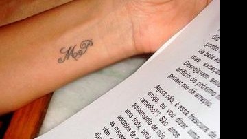 Antonia Fontenelle exibe tatuagem com as iniciais M&P, em homenagem ao ator Marcos Paulo - Ivana Mascarenhas/Divulgação