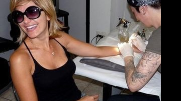 Antonia Fontenelle faz tatuagem em homenagem ao ator, Marcos Paulo - Ivana Mascarenhas/Divulgação