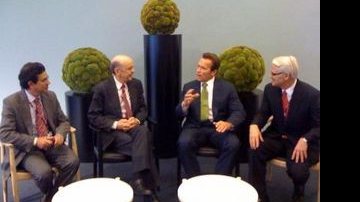 O encontro entre José Serra e Arnold Schwarzenegger - Reprodução