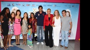 Xuxa com a família e o elenco estrelado - Carlos Zambrotti e Roberto Filho /AgNews