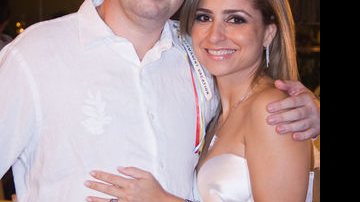 O casal Tobias e Larissa de Macedo, no Reveillon 2009 do Graciosa - Divulgação
