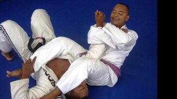 Dudu Nobre luta jiu-jitsu na televisão - Divulgação