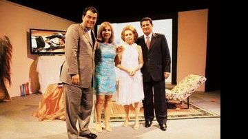 Eduardo Braga, Cristina com a mãe, Ritta, e Alfredo do Nascimento durante o lançamento de TV digital. - BRUNO KELLY