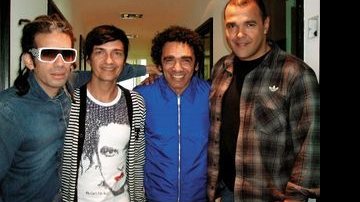 Em SP, os irmãos e cantores Max de Castro e Simoninha são recebidos por Max Fivelinha e Marcos Braga na atração da Mix FM. - ALEXANDER FERRAZ, ANDRÉ VICENTE, CELINA GERMER, RICARDO DE MORAES E VIVI SPACO