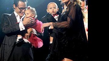 O casal Jennifer Lopez e Marc Anthony com os filhos Max e Emme - Reprodução