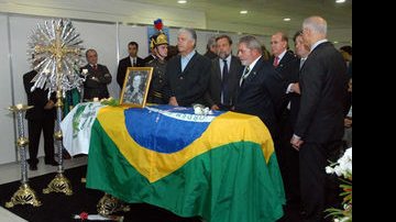 O governador do Paraná, Roberto Requião, o presidente Luís Inácio da Silva e o senador Flávio Arns no velório de Dra. Zilda - AENotícias