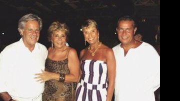 O empresário Rodolfo Muller e a amada, a RP Dudu Pacheco, brindam a 2010 com os empresários Regina Ferreira e Luiz Guzzardi no Sete Voltas Spa Resort, em Itatiba (SP). - ALÍCIA PERES, BABI CARVALHO, DUDU PACHECO, FERNANDO MUCCI, LILO OLIVEIRA, NELSON PEIXOTO E WALDEMIR FILETTI