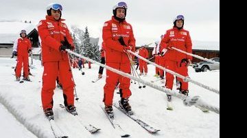 Alonso, Massa e Fisichella na neve - REUTERS