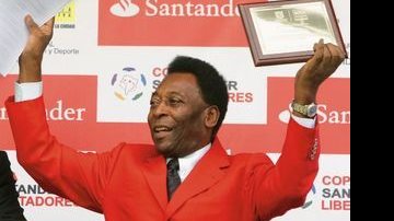 Rei Pelé recebe homenagens do povo colombiano - REUTERS