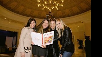 Andréa Guimarães (2ª da esq. p/ dir.) lança Festas no Waldorf Astoria Hotel, em Orlando, com as irmãs Amélia e Silvia e a sobrinha, Megan. - ANDRÉ VICENTE, CAROLINE CÁCERES, LUIZ PIRES, MARCO PINTO, MAURO GOMES E REUTERS