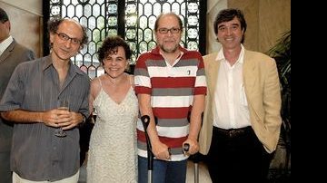 O músico Tim Rescala celebra o DVD Contraponto 2, com produção assinada por Regina Rocha, ao lado dos compositores Maurício Carrilho e Aluísio Didier, também diretor do trabalho, no CCBB do Rio. - DIEGO BONEL, DUDU PACHECO , FERNANDO SILVA , MÁRCIA STIVAL , MARCO BISCONTI, RONN Y CAJANGO E SUZEL LUCONI