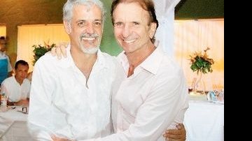 Carlos Niquini recebe Emerson Fittipaldi no Arraial Eco Resort, na Bahia. - DIEGO BONEL, DUDU PACHECO , FERNANDO SILVA , MÁRCIA STIVAL , MARCO BISCONTI, RONN Y CAJANGO E SUZEL LUCONI