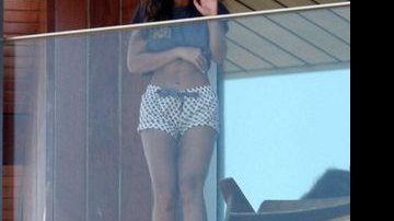 Beyoncé aparece em janela de hotel no Rio de Janeiro - Wallace Barbosa/AgNews