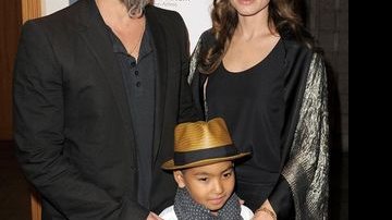 Brad Pitt, Maddox e Angelina Jolie - Getty Images