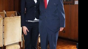 A estrela da Rede TV! Luciana Gimenez é recebida pelo governador de São Paulo, José Serra, no Palácio dos Bandeirantes, capital paulista. - J. TEIXEIRA, KIN KIN, LORENZO FABRI, MARINA DEIENO E NAZARA FIALHO