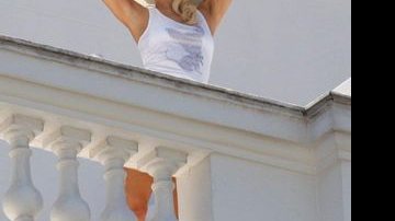 Paris Hilton na sacada do hotel Copacabana Palace - Felipe Assumpção/AgNews
