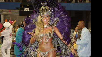 Ellen Roche, o destaque da Rosas de Ouro, campeã do carnaval paulista em 2010 - Orlando Oliveira/AgNews