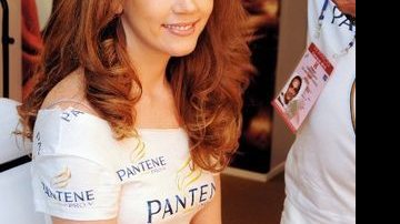 No Ateliê de Beleza Pantene, Camila Morgado faz escova. - CLAUDIA DANTAS