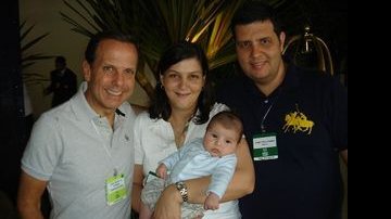 João Doria Jr. parabeniza o casal Daniela e André Magalhães Pinto pelo nascimento de Gianlucca, SP - FOTOS: CAROL FEICHAS, DAVID BRAZIL, LÚCIO LUNA, MARCELO PRETONI, MARINA DEIENO