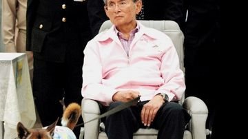 Rei da Tailândia segue internado - REUTERS