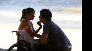 Alinne Moraes e Mateus Solano gravam cenas românticas de 'Viver a Vida' - Daniel Delmiro/AgNews