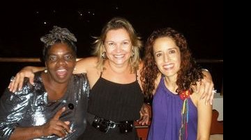 Em Ilhabela, no hotel Maison Joly, Cidinha Joly recebe Misty e Fernanda Porto, cantoras. - CARLOS FERRERI, LORENZO FABRI E ZECA RESENDES