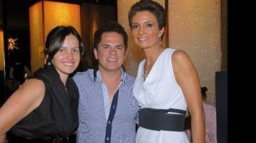 Andréa Natal, gerente-geral do Copacabana Palace, recebe Romero Britto e Alina Sheriver para sua festa de 48 anos no hotel, no Rio. - GEORGE MAGARAIA, JOÃO PASSOS, PAULO JABUR, PITI REALI, ROBERTO VALVERDE E VANESSA ALVAIZTARTARI, RINALDO ANDRADE