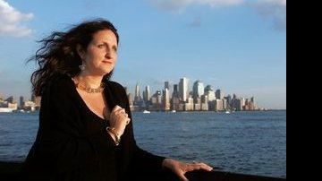 Sonia Yael e o skyline de Nova York como moldura. - ANTONIO RIBEIRO