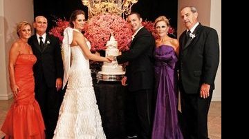Zilda Montone Beluzzo e Antônio de Abreu celebram a boda da filha Andreia Montone com Fernando Fille, herdeiro de Aurea e Agostinho Fille Sobrinho, no Terraço Daslu. - ANA QUAST, ANDRÉ VICENTE, LAN RODRIGUES, MARCIA TAVARES, NELSON PEIXOTO, PATRICIA TARTARI, PAULO GIANDALIA, RICARDO MANGOLD, SILAS FONSECA