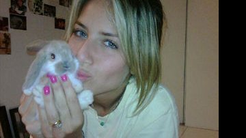 Giovanna Ewbank mima a coelha Suely - Reprodução / Twitter