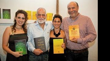 Em Curitiba, o mestre DeRose e Joris Marengo recebem as autoras Gabriela Santermer e Yael Barcesat em lançamento literário. - CARLOS GOMES, CLEBER PASSUS, DANIELA SALTON, DÊNIO SIMÕES, EDUARDO BETINARDI, ESTÉFANO LESSA, LINCOLN IFF, NAIDERON JR, RONNY CAJANGO