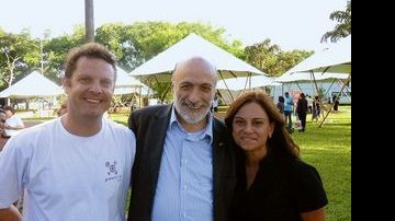 Em Brasília, o chef David Hertz conversa com o italiano Carlo Petrini, fundador do movimento Slow Food, e a consultora Rosa Moraes durante o evento gastronômico. - ALEX GUEDES , HELRE BROCKER, JOÃO P. TELES, MARIA CAROLINA CONTRASTI, MARRI NOGUEIRA, NAIDERON JR. E WELLINGNTON MUDI