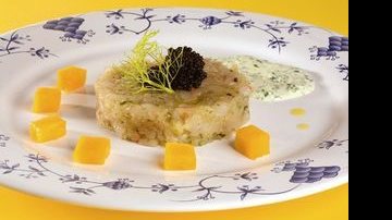 Cozinha: tartar com caviar ao creme de salsa - ANDRÉ CTENAS