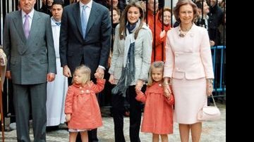 Clã real espanhol assiste unido à celebração de Páscoa - REUTERS