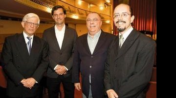 Roberto Duarte, diretor musical da orquestra do Theatro São Pedro, SP, recebe André Sturm e Ronaldo Bianchi, ambos da sec. de Estado da Cultura, com Emiliano Patarra, regente da orquestra. - ANDRÉ VICENTE, CÍNTIA SANCHEZ, DULCINÉIA ROMERO PACHECO, FABIANO AMARAL, LUCIANA PREZIA, MELISSA ARAÚJO, MIRIAM RESENDE, RODRIGO SACK, E SUZANA ELIAS AZAR.