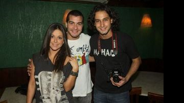 Rafael Almeida dirige Priscila Sol e Thiago Martins em videoclipe da banda Mahais - Anderson Borde / AgNews