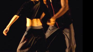 Edson Modesto, professor da Letícia Birkheuer, dançando com a Cíntia Fiaschi, no Teatro Governador Pedro Ivo, em Florianópolis - Guilherme Amaral/Divulgação