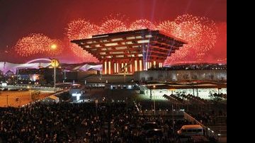 Com show de luzes, China inaugura a Expo Xangai - REUTERS