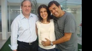 Sócio-diretor do BCU, Sidney Kaláes e o casal Fernanda e Marco Camargo - Divulgação